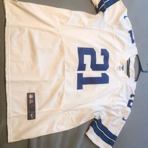 Ezekiel Elliot swingman jersey. GREAT condition!